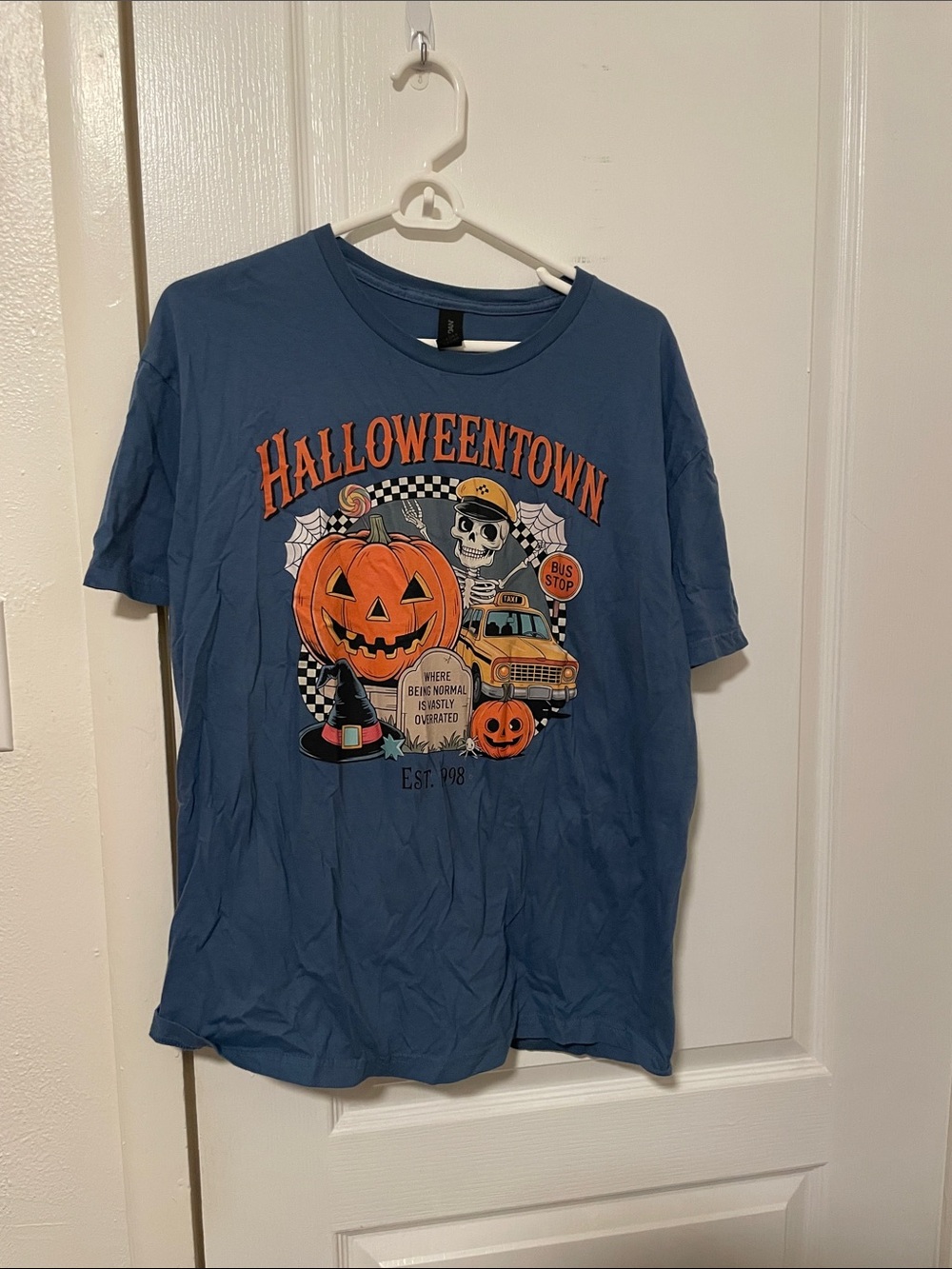 Halloweentown" Graphic t shirt